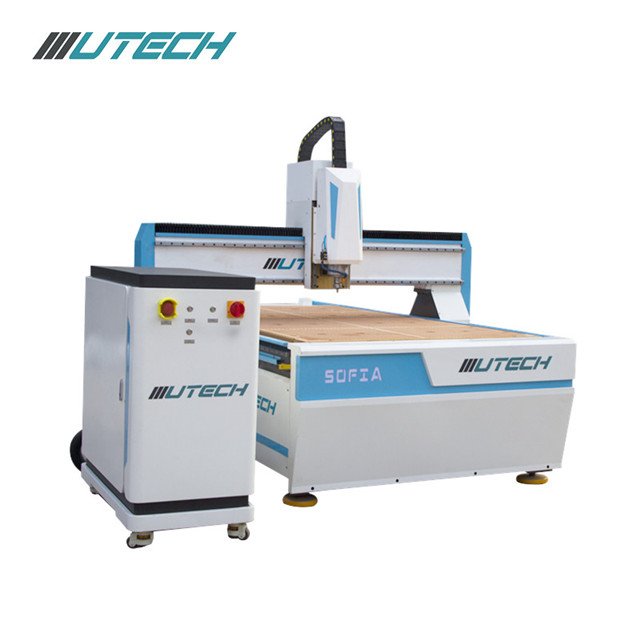 Router CNC 1300 X 2500 Atc per il taglio dei metalli