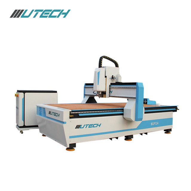 Router CNC 1300 X 2500 Atc per il taglio dei metalli