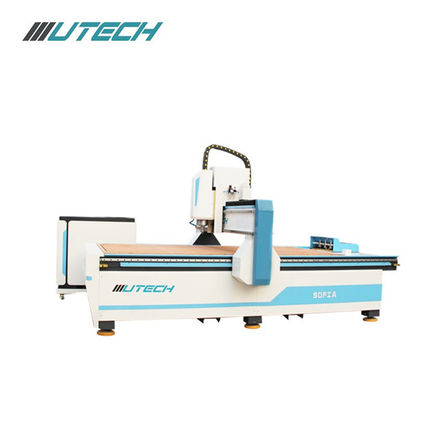 Router CNC 1300 X 2500 Atc per il taglio dei metalli